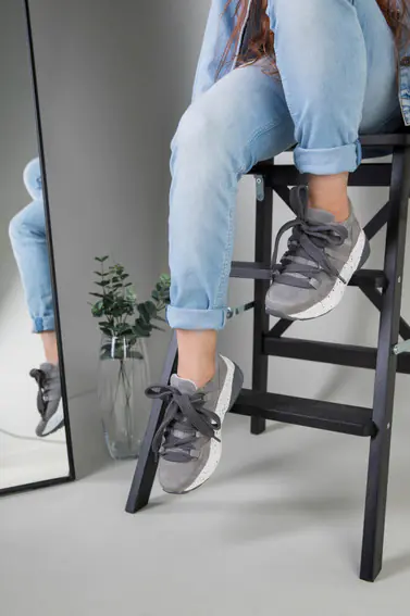 Кросівки на дівчинку замшеві сірого кольору фото 5 — інтернет-магазин Tapok
