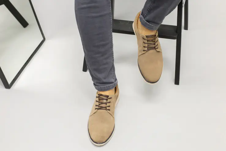 Чоловічі бежеві замшеві туфлі на шнурках фото 4 — інтернет-магазин Tapok