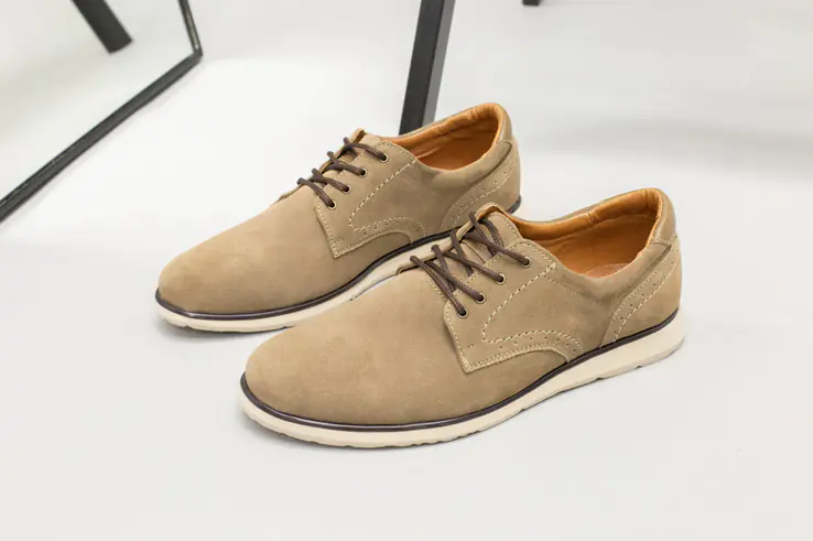 Чоловічі бежеві замшеві туфлі на шнурках фото 11 — інтернет-магазин Tapok
