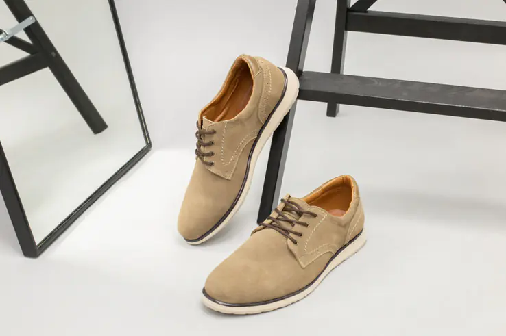 Чоловічі бежеві замшеві туфлі на шнурках фото 13 — інтернет-магазин Tapok