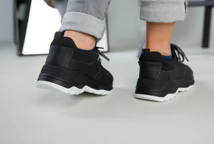 Чорні шкіряні кросівки з вставками сітки для хлопчика фото 3 — інтернет-магазин Tapok