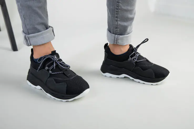 Черные кожаные кроссовки с вставками сетки для мальчика фото 6 — интернет-магазин Tapok