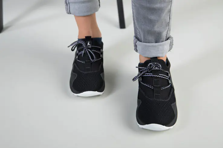 Чорні шкіряні кросівки з вставками сітки для хлопчика фото 8 — інтернет-магазин Tapok