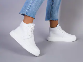 Ботинки женские кожаные белые на шнурках демисезонные