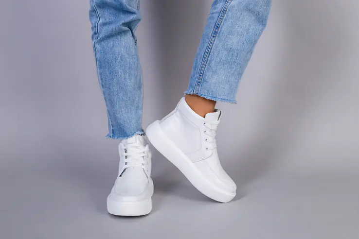 Ботинки женские кожаные белые на шнурках демисезонные фото 3 — интернет-магазин Tapok