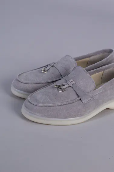 Туфли женские замшевые серого цвета на низком ходу фото 12 — интернет-магазин Tapok