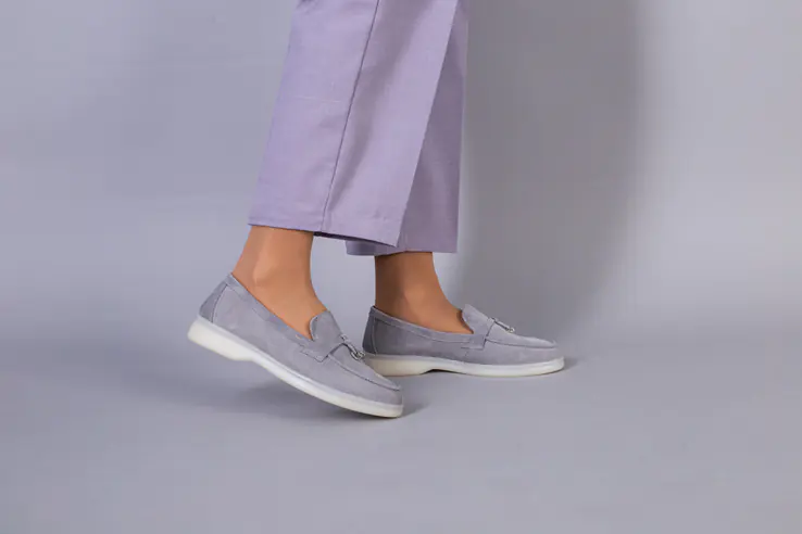 Туфлі жіночі замшеві сірого кольору на низькому ходу фото 14 — інтернет-магазин Tapok