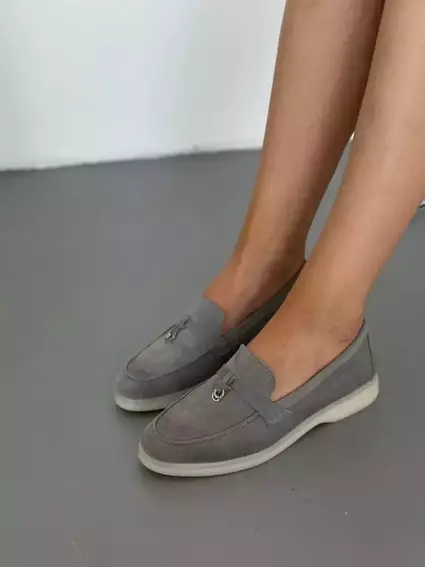 Туфли женские замшевые серого цвета на низком ходу фото 16 — интернет-магазин Tapok