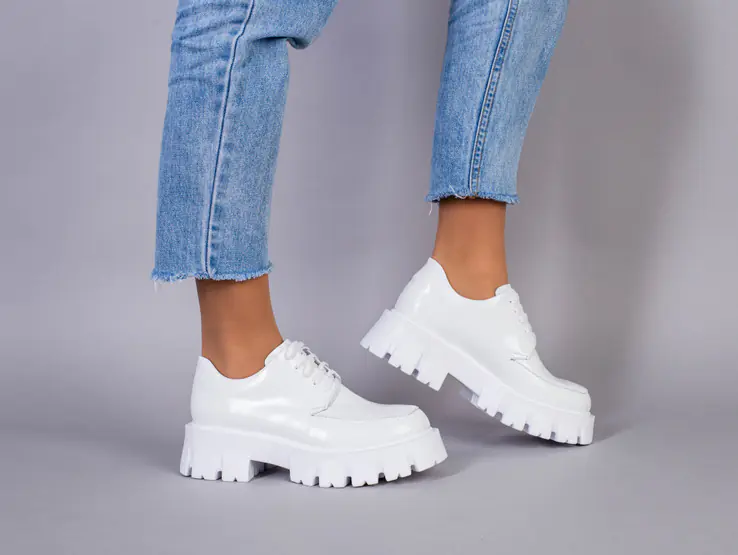 Туфлі жіночі шкіра наплак білі на шнурках фото 1 — інтернет-магазин Tapok