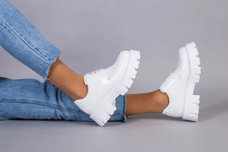 Туфлі жіночі шкіра наплак білі на шнурках фото 4 — інтернет-магазин Tapok