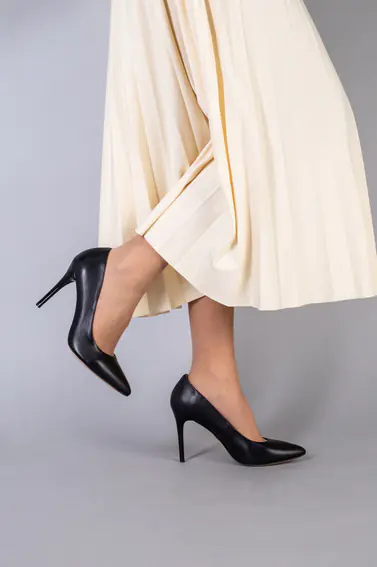 Лодочки женские кожаные цвет черный каблук 9 см фото 1 — интернет-магазин Tapok