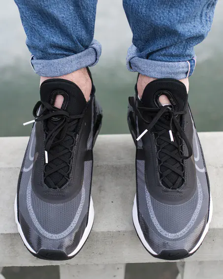 Кросівки Nike  Air Max 2090 CW7306-001 фото 4 — інтернет-магазин Tapok