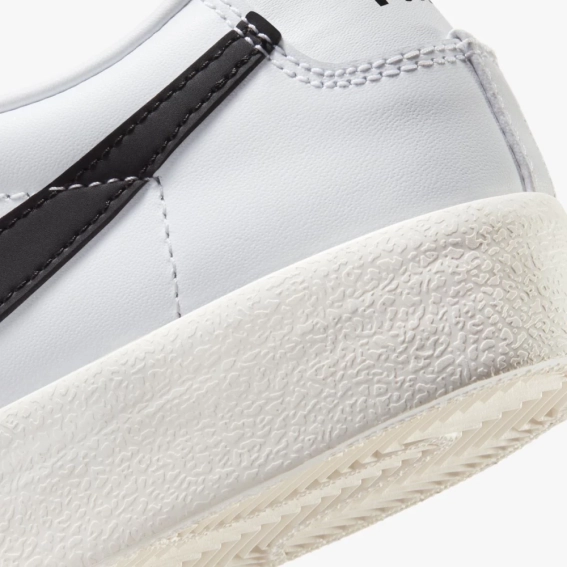 Кросівки Nike  Blazer Low '77 Vintage DA6364-101 фото 13 — інтернет-магазин Tapok