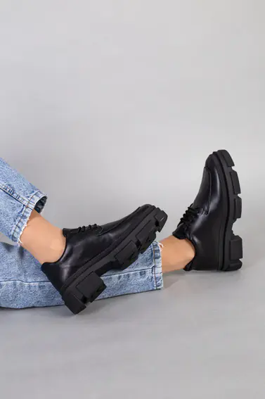Туфлі жіночі шкіряні чорного кольору на шнурках фото 6 — інтернет-магазин Tapok