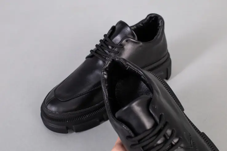 Туфлі жіночі шкіряні чорного кольору на шнурках фото 13 — інтернет-магазин Tapok