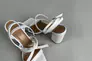 Босоножки женские кожаные белого цвета на каблуке Фото 14