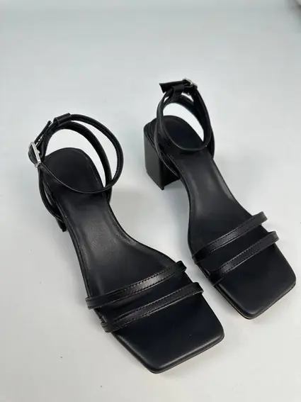 Босоножки женские кожаные черные на устойчивом каблуке фото 15 — интернет-магазин Tapok
