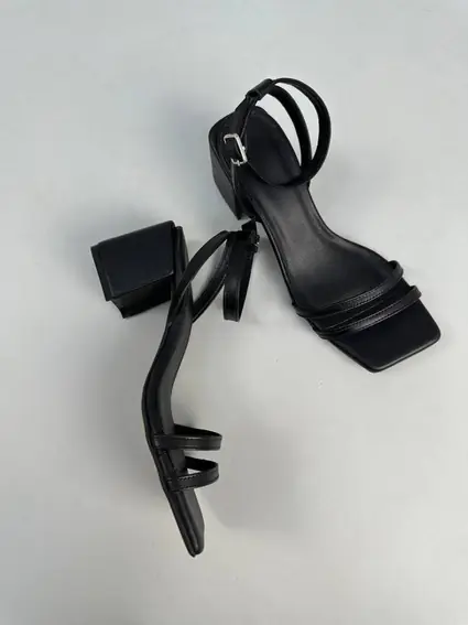 Босоножки женские кожаные черные на устойчивом каблуке фото 16 — интернет-магазин Tapok