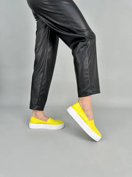 Слипоны женские кожаные лимонного цвета фото 3 — интернет-магазин Tapok
