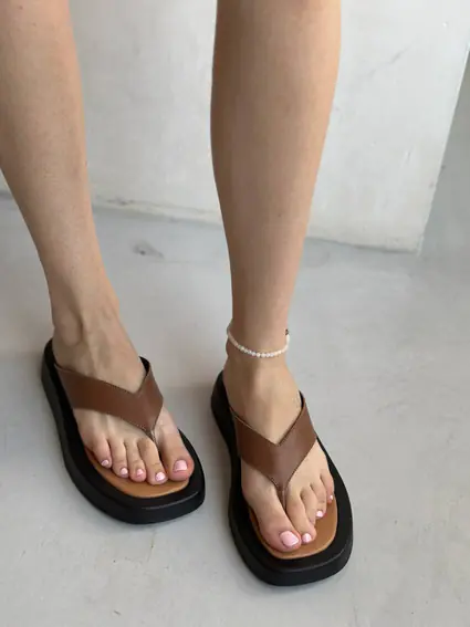 Шльопанці жіночі шкіряні руді на чорній підошві фото 2 — інтернет-магазин Tapok