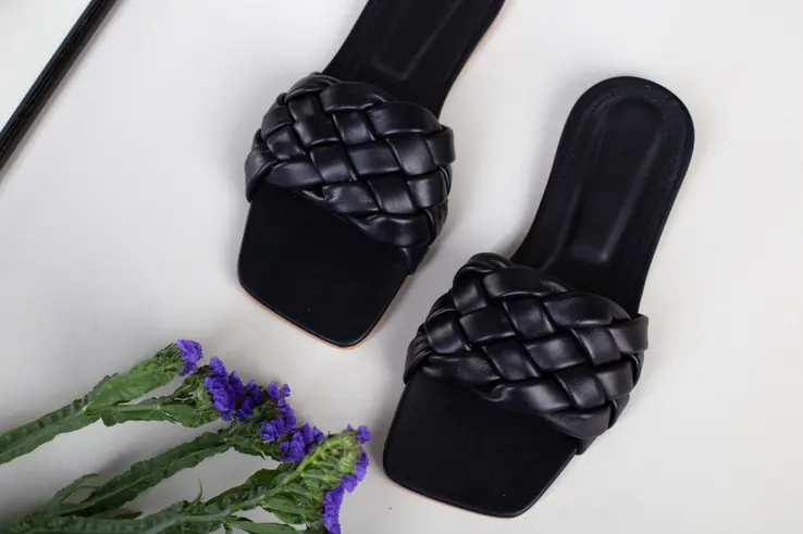 Шлепанцы женские кожаные черные с косичкой фото 6 — интернет-магазин Tapok