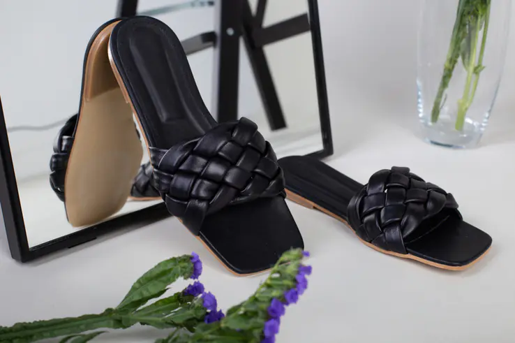Шлепанцы женские кожаные черные с косичкой фото 7 — интернет-магазин Tapok