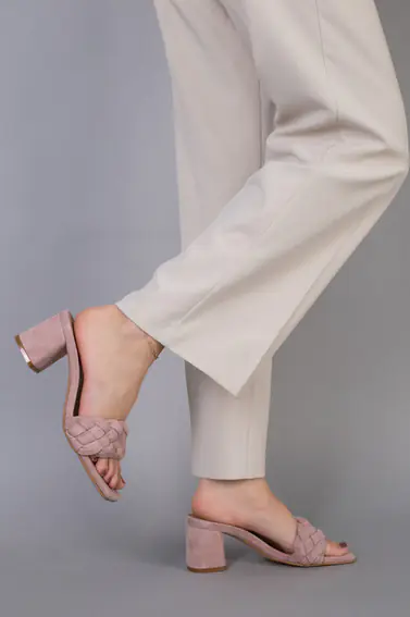 Шлепанцы женские замшевые пудрового цвета на каблуке фото 2 — интернет-магазин Tapok
