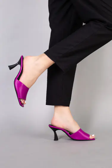 Шлепанцы женские кожаные цвета фуксии на каблуке фото 2 — интернет-магазин Tapok