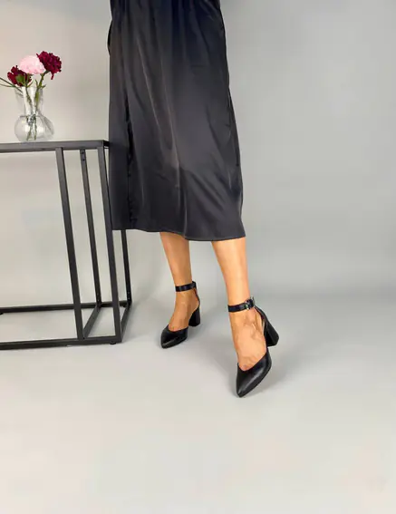 Босоножки женские кожаные черного цвета на каблуке фото 4 — интернет-магазин Tapok