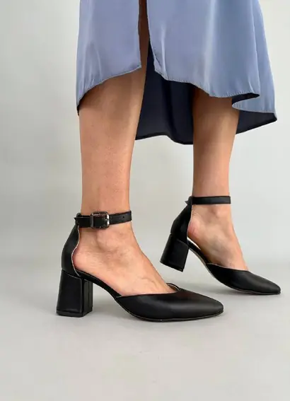 Босоножки женские кожаные черного цвета на каблуке фото 12 — интернет-магазин Tapok
