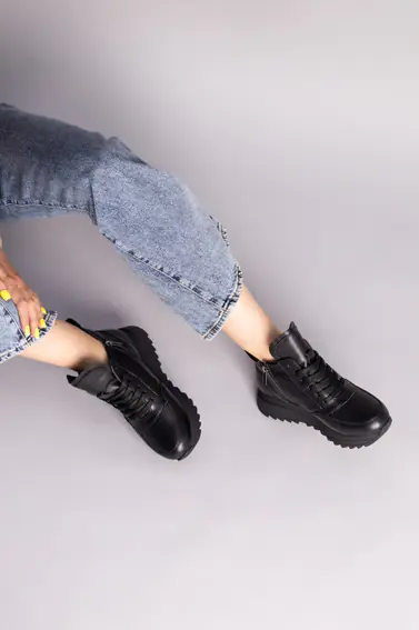 Кросівки жіночі шкіра флотар чорного кольору на хутрі фото 5 — інтернет-магазин Tapok