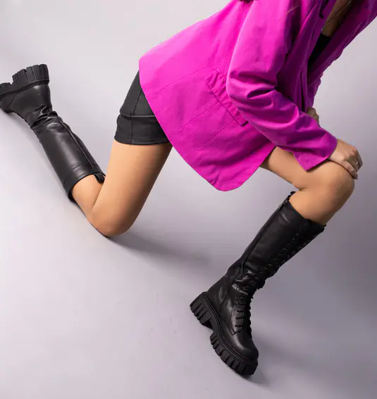 Сапоги женские кожаные черного цвета со шнуровкой демисезонные фото 5 — интернет-магазин Tapok