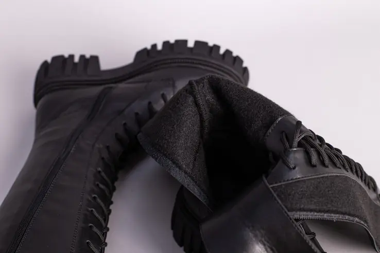Чоботи жіночі шкіряні чорного кольору зі шнурівкою демісезонні фото 12 — інтернет-магазин Tapok