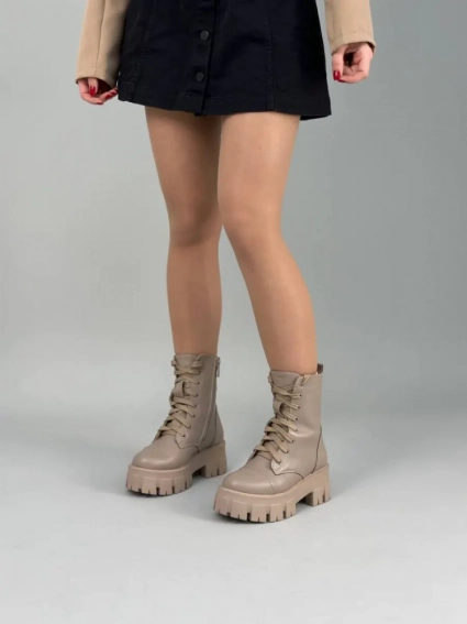 Ботинки женские кожаные бежевого цвета демисезонные фото 15 — интернет-магазин Tapok