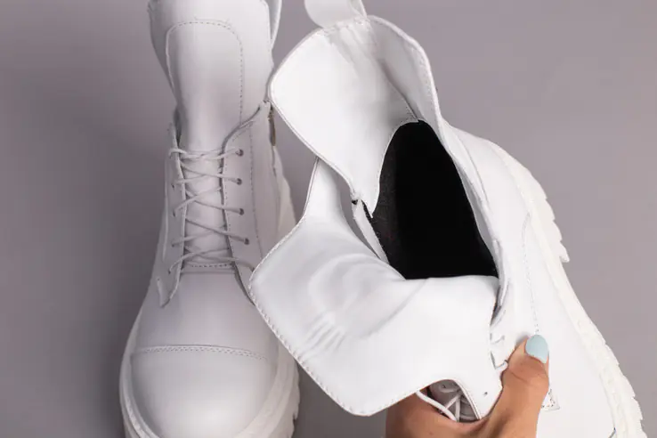 Ботинки женские кожаные белого цвета на байке фото 10 — интернет-магазин Tapok