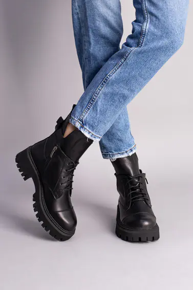 Ботинки женские кожаные черного цвета на байке фото 1 — интернет-магазин Tapok