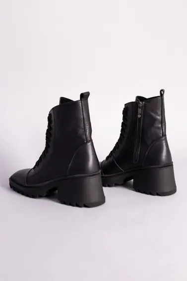 Ботинки женские кожаные черного цвета на небольшом каблуке фото 13 — интернет-магазин Tapok