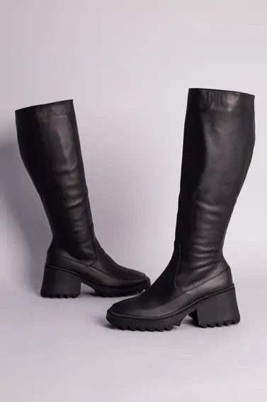 Сапоги женские кожаные черные на небольшом каблуке фото 7 — интернет-магазин Tapok