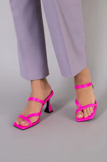 Шлепанцы женские кожаные цвета фуксии на каблуке фото 3 — интернет-магазин Tapok