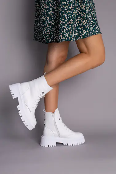 Ботинки женские кожаные белые на белой подошве фото 2 — интернет-магазин Tapok