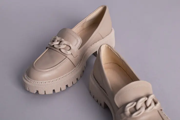 Туфлі жіночі шкіряні бежевого кольору фото 10 — інтернет-магазин Tapok