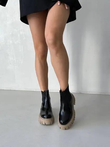 Черевики жіночі шкіра наплак чорного кольору на бежевій підошві фото 3 — інтернет-магазин Tapok