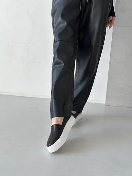 Слипоны женские кожаные черного цвета фото 2 — интернет-магазин Tapok