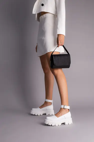 Туфлі жіночі шкіряні білі на масивній підошві фото 2 — інтернет-магазин Tapok