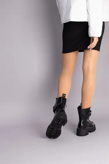 Ботинки женские кожа наплак черные с кольцами фото 8 — интернет-магазин Tapok
