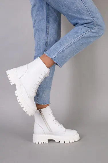 Ботинки женские кожаные белые на низком ходу фото 1 — интернет-магазин Tapok