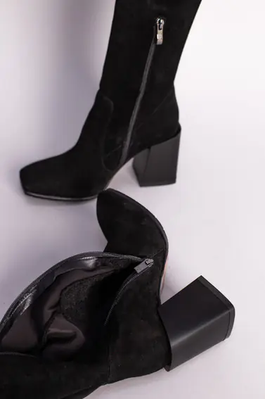 Сапоги-чулки женские замшевые черные на каблуке фото 8 — интернет-магазин Tapok