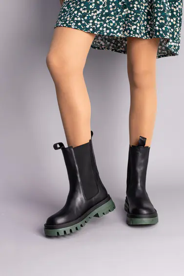 Ботинки женские кожаные черные на резинках с зеленой подошвой фото 5 — интернет-магазин Tapok