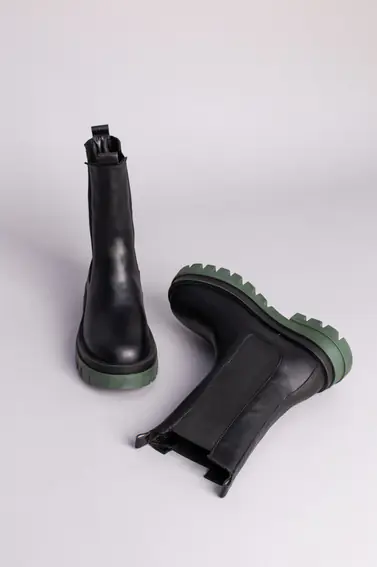 Ботинки женские кожаные черные на резинках с зеленой подошвой фото 17 — интернет-магазин Tapok