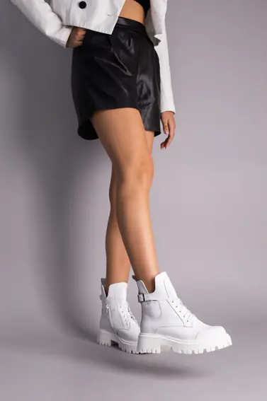Ботинки женские кожаные белого цвета на меху фото 3 — интернет-магазин Tapok